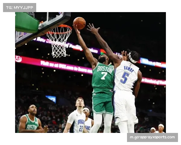 布朗首节手感火热投中五成三分全进砍下10分引领球队强势开局